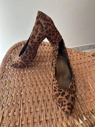 Vince Camuto Zapatos Tacón Animal Print Marrón