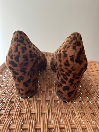 Vince Camuto Zapatos Tacón Animal Print Marrón