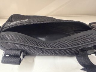 Estuche Bici BAISK Carbono Triángulo