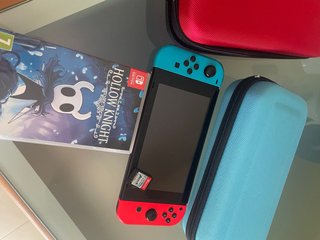 Nintendo Switch + Hollow Knight+ Pokemon+ACNH