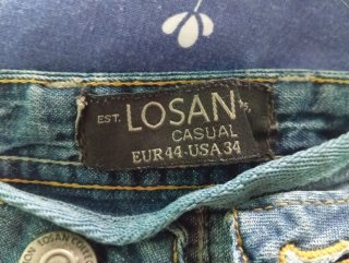Pantalones cortos vaqueros y naranjas