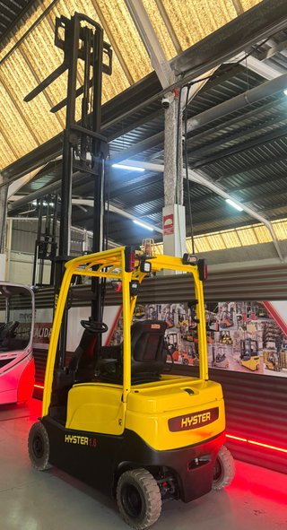CARRETILLA ELEVADORA USADA BATERIA NUEVA 1600 KG