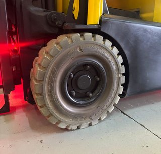 CARRETILLA ELEVADORA USADA BATERIA NUEVA 1600 KG