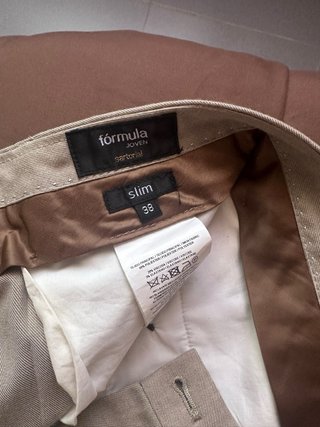 Pantalón de traje beige hombre