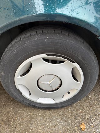Llantas Mercedes con tapacubos