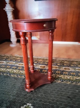 Mesa auxiliar redonda de madera