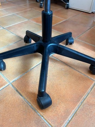 Sedia IKEA blu in plastica