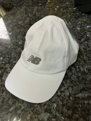 Gorra New Balance Blanca y Gris
