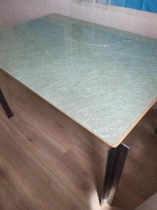 Mesa de cristal y metal de acero inoxidable
