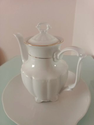 Jarra y bandeja de porcelana.  Ideal decoración
