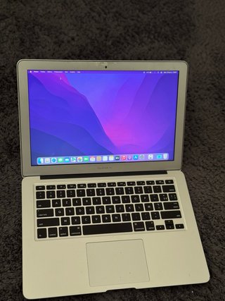 MacBook Air 2016 i5 256 gb con cargador orijinal