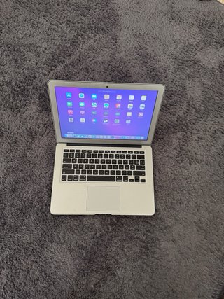 MacBook Air 2016 i5 256 gb con cargador orijinal