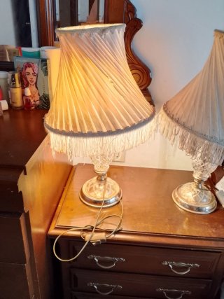 Lampade da tavolo beige e dorate