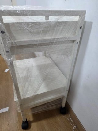 Mueble auxiliar con ruedas 43x56(ancho)x83(alto)
