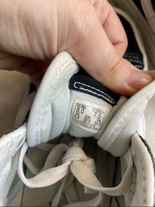 Scarpe Vans nere e bianche