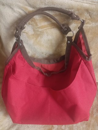 Bolso de mano rojo