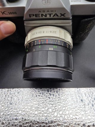 Pentax K1000 con obiettivo 35mm f/2.8