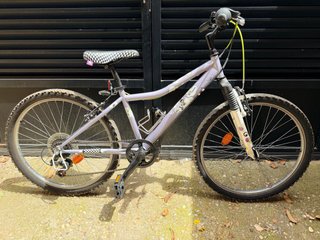 Bicicleta infantil B'Twin 24 Edición Especial Lila