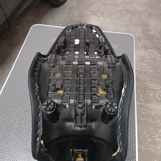 Asiento de moto negro