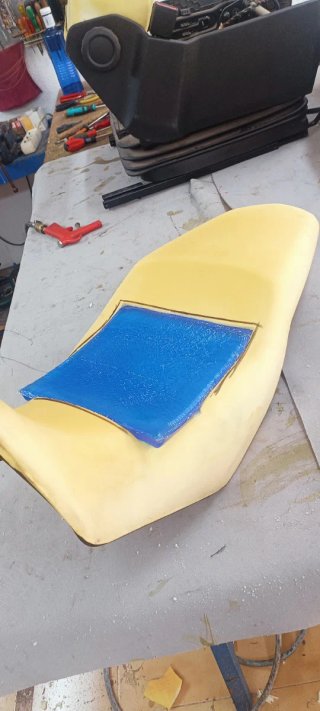 Asiento de moto negro