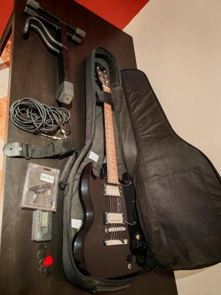 Guitarra J&D tipo SG Negra