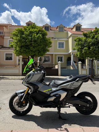 Honda X-ADV 750 Gris/Verde