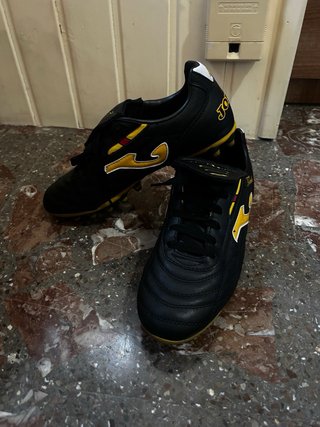 Botas de fútbol Joma Toledo Negras Doradas