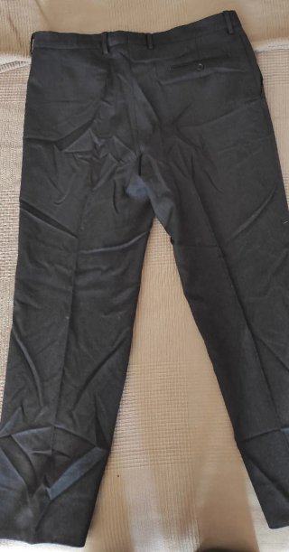 Pantalón de vestir negro con pinzas