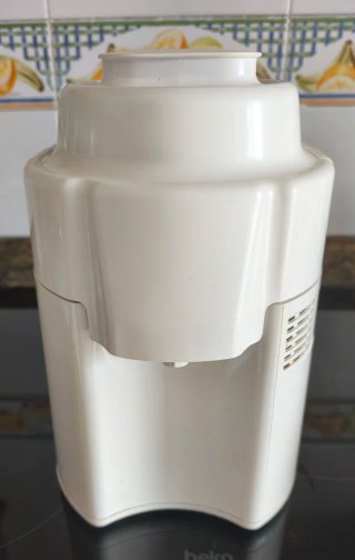 Licuadora blanca con dibujos de frutas Moulinex