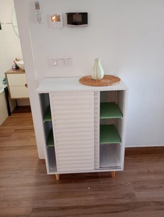 Mueble auxiliar madera blanco y verde restaurado