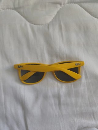 Gafas de sol Ray-Ban amarillas (falsas)