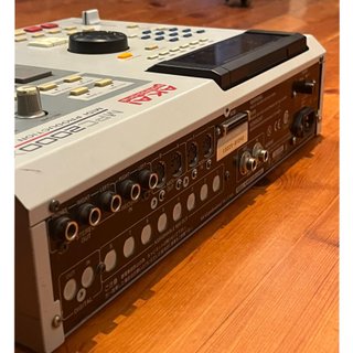 Akai MPC 2000XL - 32MB RAM - ZIP + T. FX