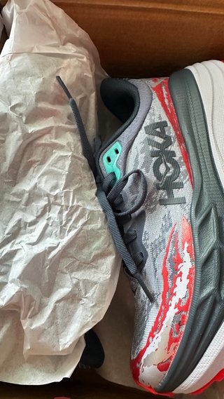 Zapatillas Hoka grises y rojas Talla 38