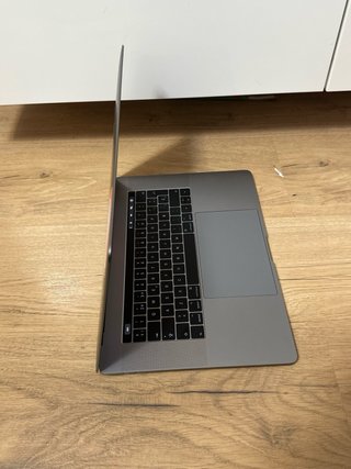 MacBook Pro 15 2018 i7 16GB RAM 500GB SSD