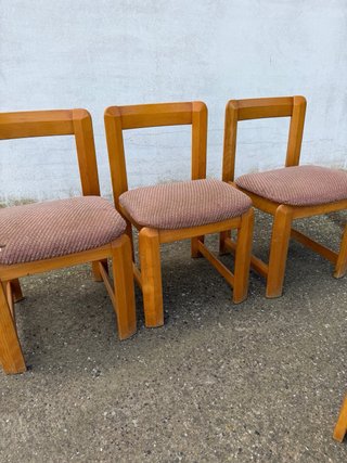 Juego de 4 sillas de madera y tela