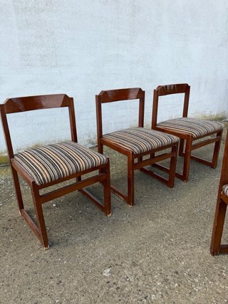 Juego de 4 sillas de madera