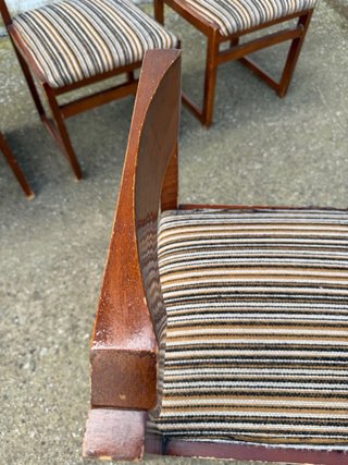 Juego de 4 sillas de madera