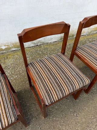 Juego de 4 sillas de madera