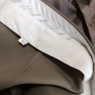 Traje de chaqueta beige utilizado un solo día boda