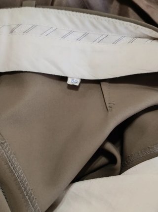 Traje de chaqueta beige utilizado un solo día boda