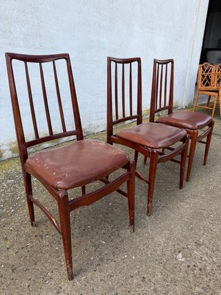 Juego de 6 sillas de madera y cuero