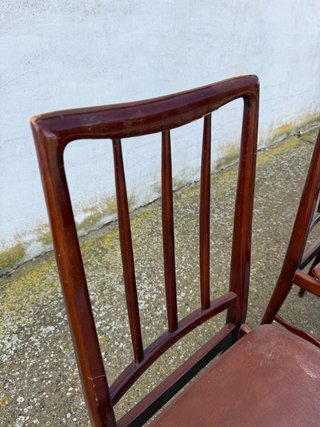 Juego de 6 sillas de madera y cuero