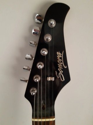 Guitarra Eléctrica Sonora Negra