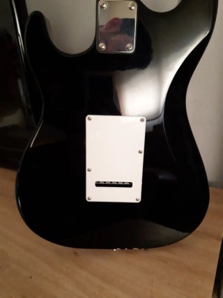 Guitarra Eléctrica Sonora Negra