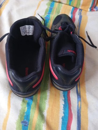 Zapatillas Reebok Negras y Rojas nuevas