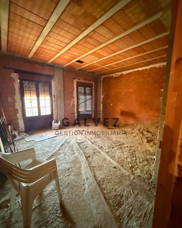 Se vende casa para terminar en Bailén