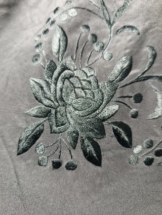 MANTÓN MANILA SEDA BORDADA AVES Y FLORES