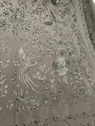 MANTÓN MANILA SEDA BORDADA AVES Y FLORES