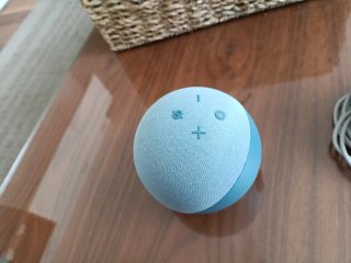 Altavoz inteligente Amazon Echo Dot 4ª con Reloj