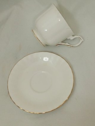 Taza y platillo de porcelana inglesa Bone china